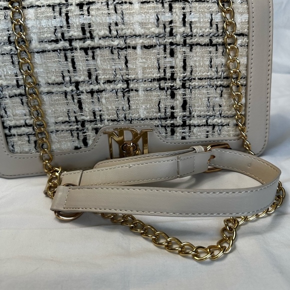 Badgley Mischka Crossbody with Frame & Wool on Cover  Off White NWT - Picture 6 of 8